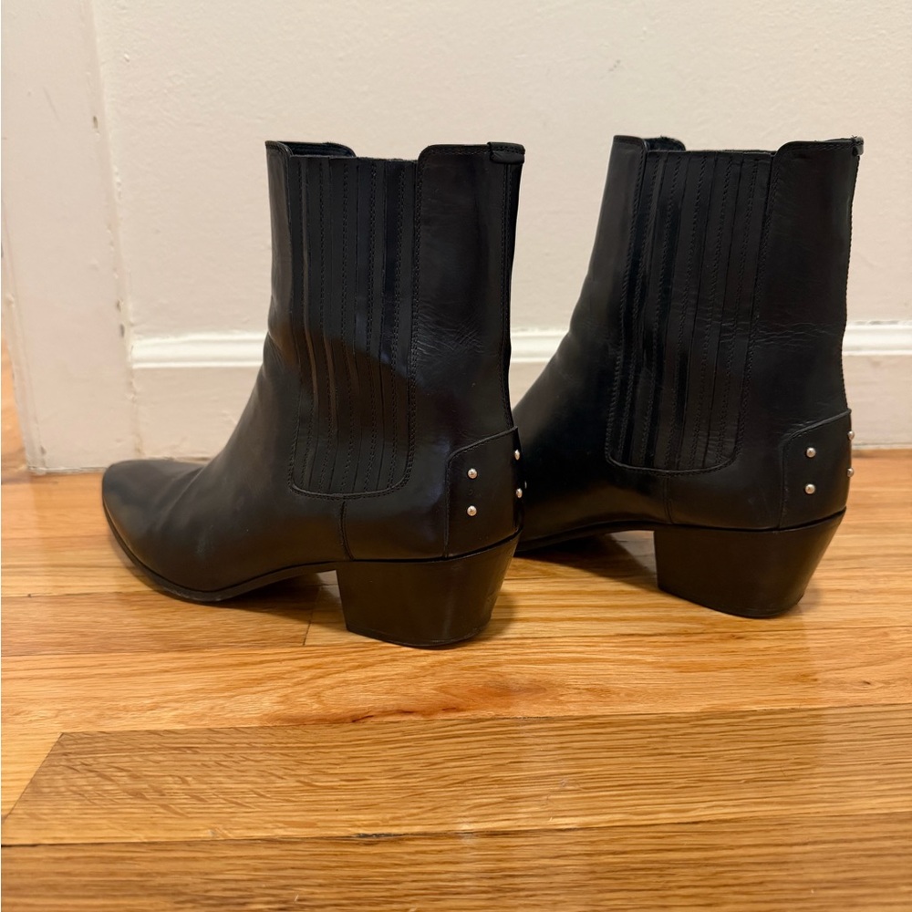 Saint Laurent Chelsea Boots